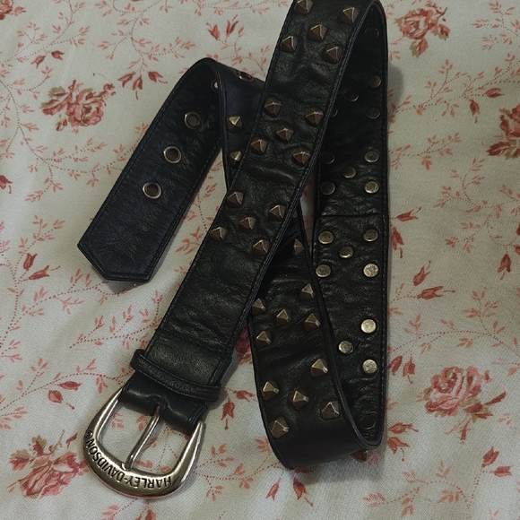 Harley-Davidson Accessories - VTG Harley-Davidson black leather belt Pyramid studs silver-tone Buckle 36" Long